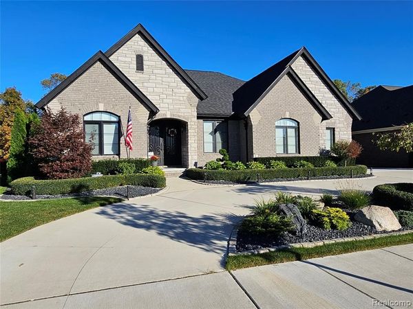 60778 FOREST CREEK Drive, Washington Twp, MI 48094