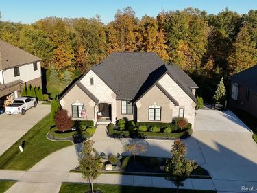 60778 FOREST CREEK Drive, Washington Twp, MI 48094
