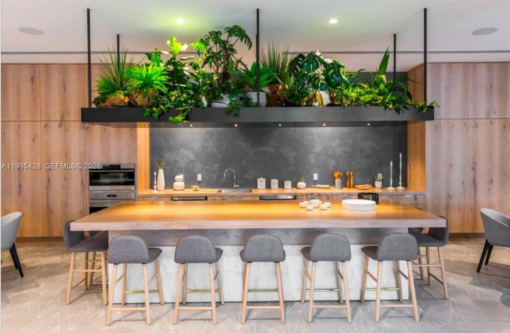 2831 S Bayshore Dr, Unit 406, Miami, FL 33133 Photo