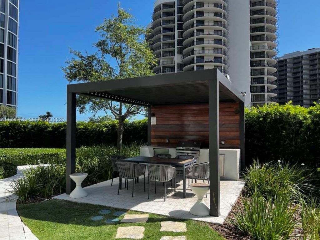 2831 S Bayshore Dr, Unit 406, Miami, FL 33133 Photo