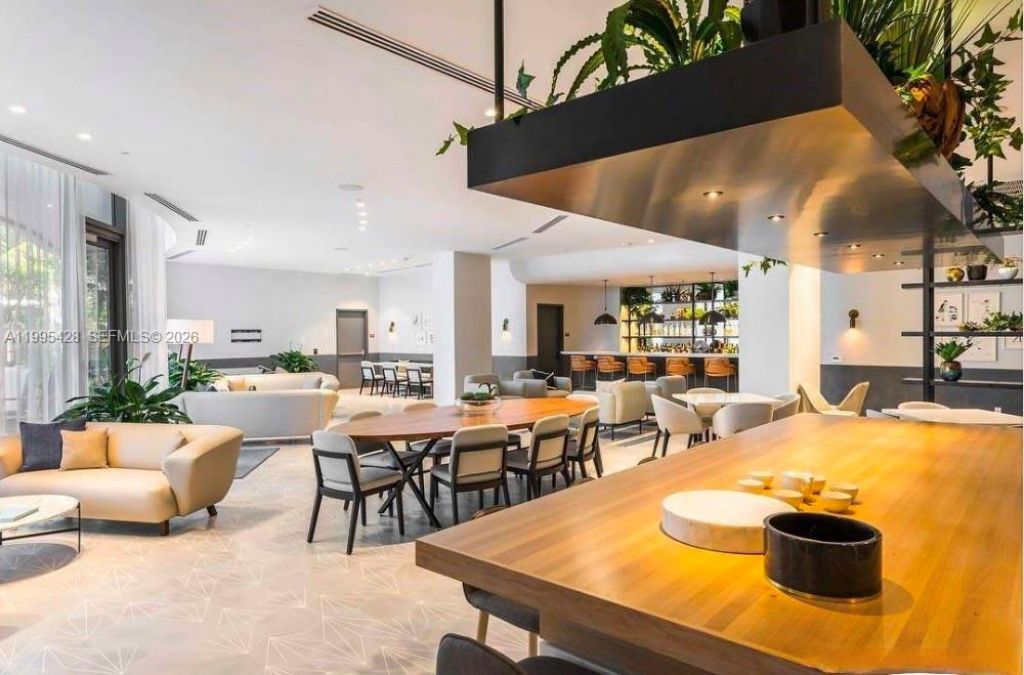 2831 S Bayshore Dr, Unit 406, Miami, FL 33133 Photo