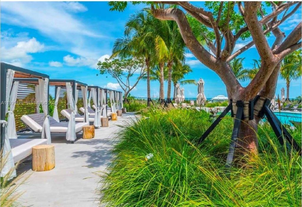 2831 S Bayshore Dr, Unit 406, Miami, FL 33133 Photo