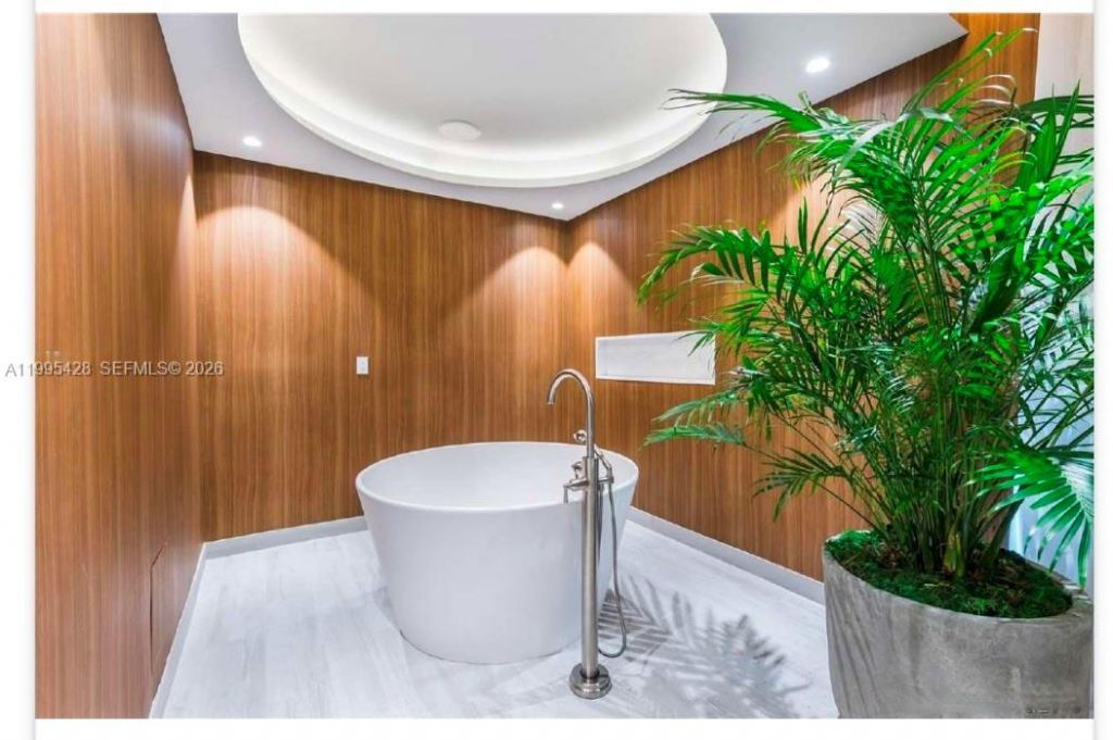 2831 S Bayshore Dr, Unit 406, Miami, FL 33133 Photo