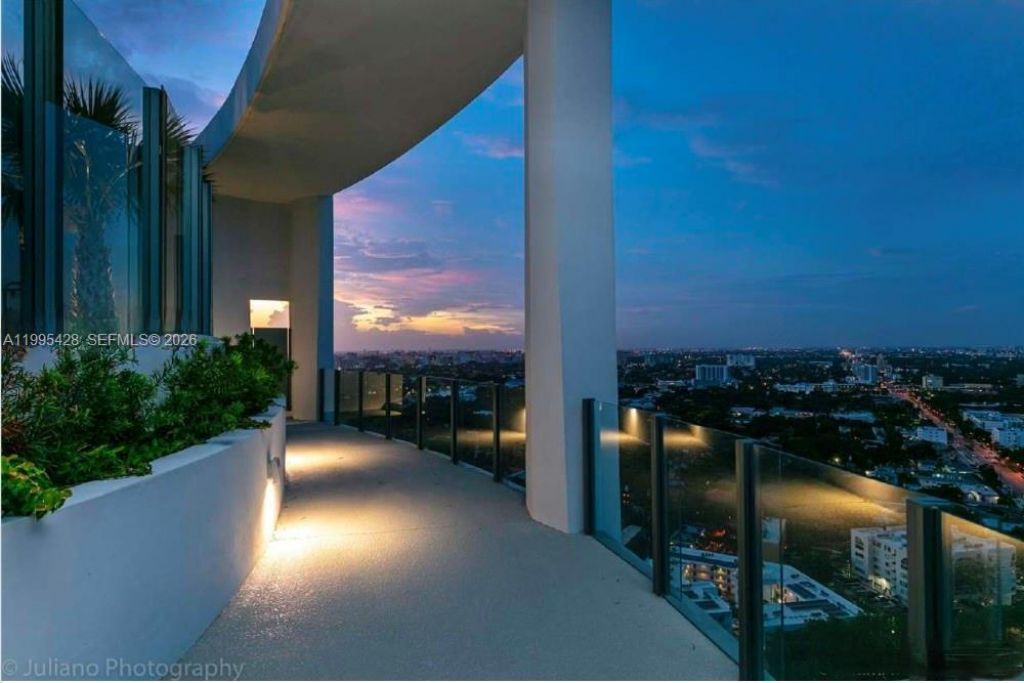 2831 S Bayshore Dr, Unit 406, Miami, FL 33133 Photo