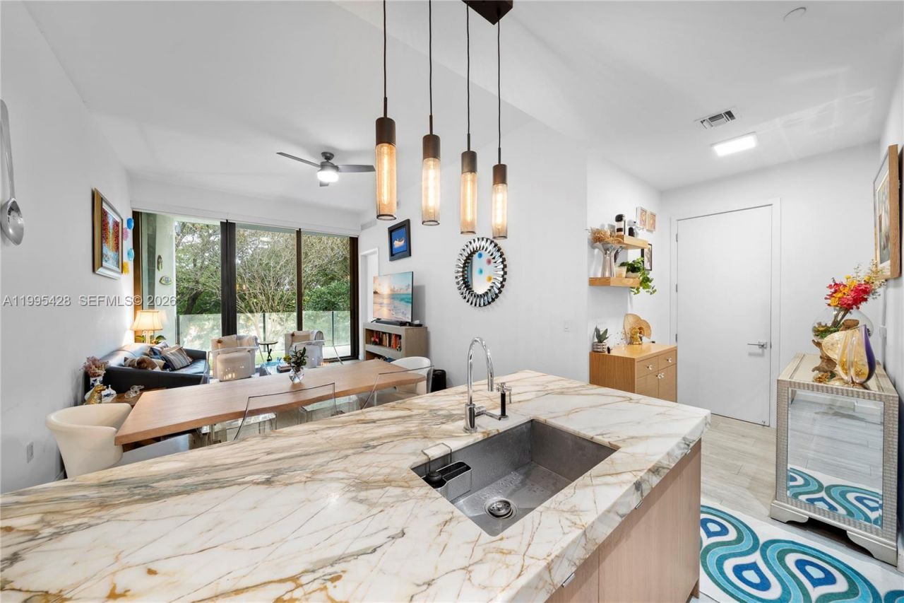 2831 S Bayshore Dr, Unit 406, Miami, FL 33133 Photo