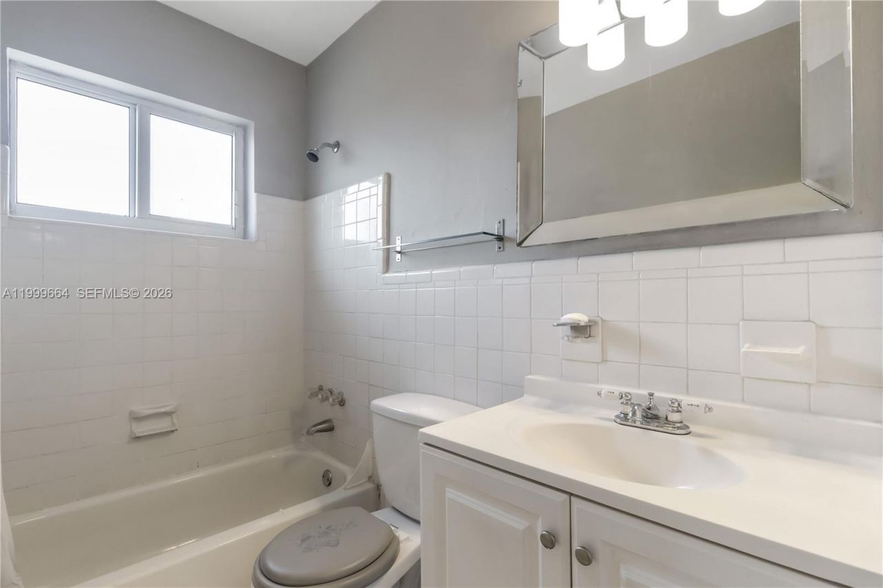 8129 Abbott Ave, Unit 10, Miami Beach, FL 33141 Photo