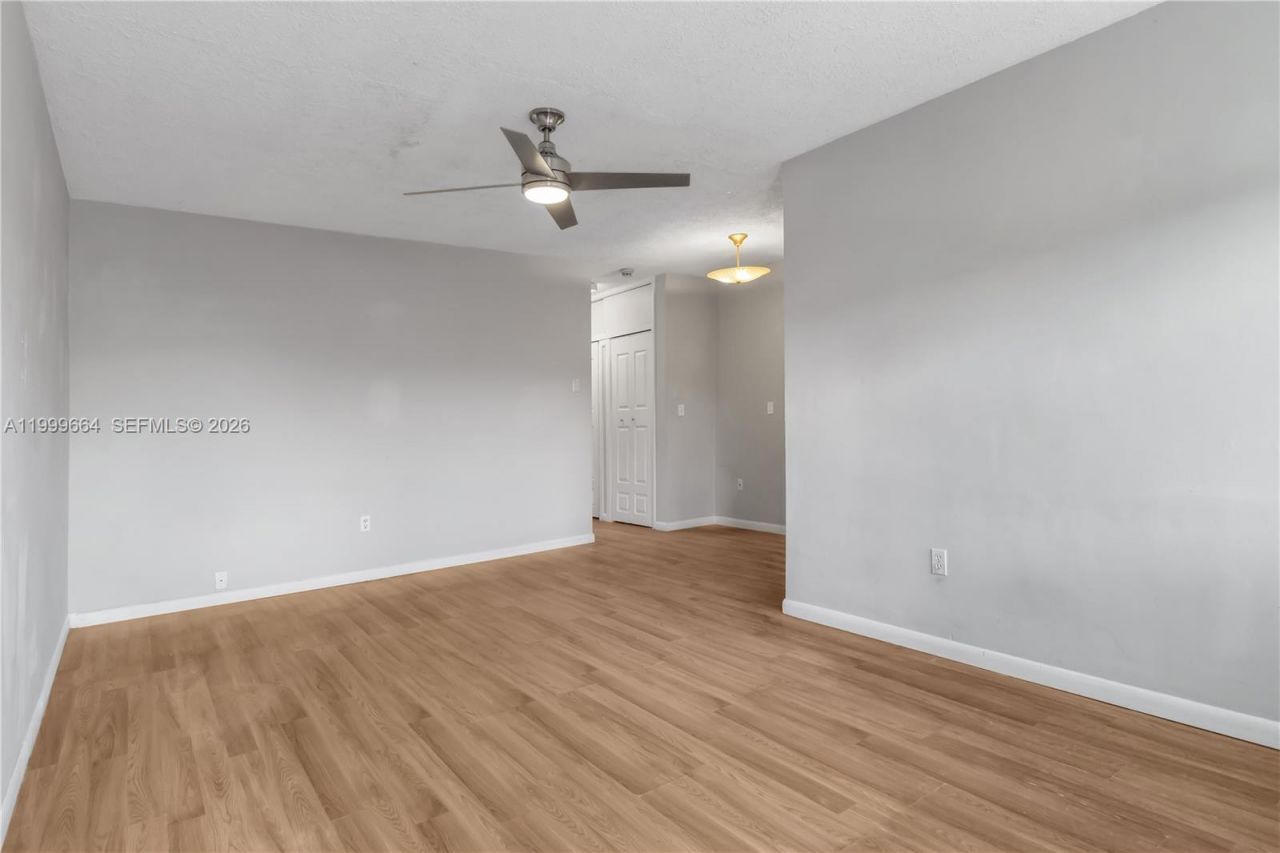 8129 Abbott Ave, Unit 10, Miami Beach, FL 33141 Photo