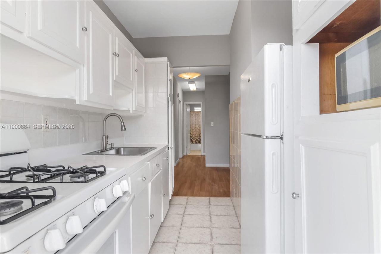 8129 Abbott Ave, Unit 10, Miami Beach, FL 33141 Photo