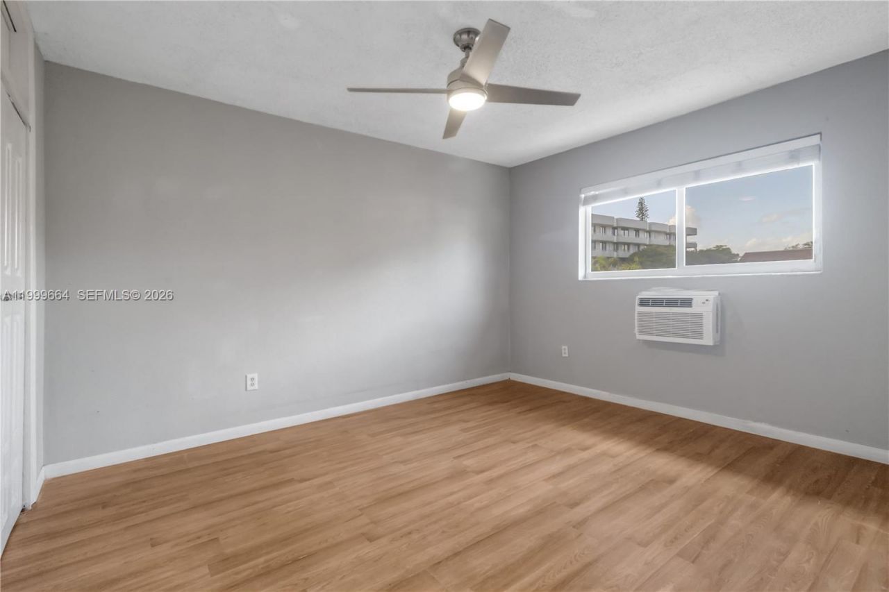 8129 Abbott Ave, Unit 10, Miami Beach, FL 33141 Photo