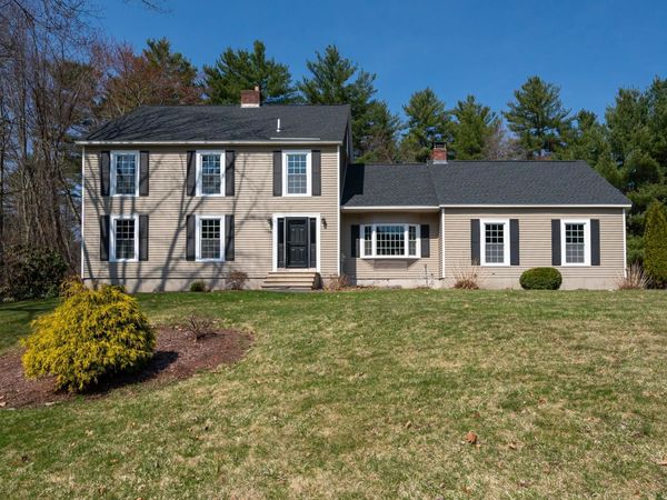 16 Tokanel Drive, Londonderry, NH 03053