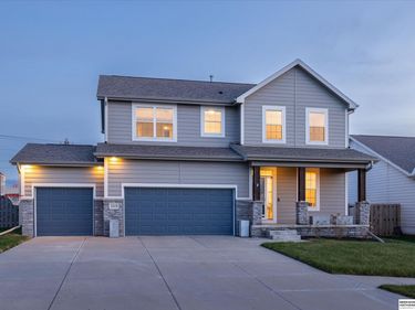 20459 E Street, Omaha, NE 68022