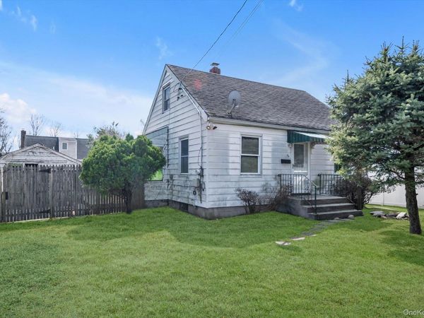 54 Garfield Place , East Northport, NY 11731