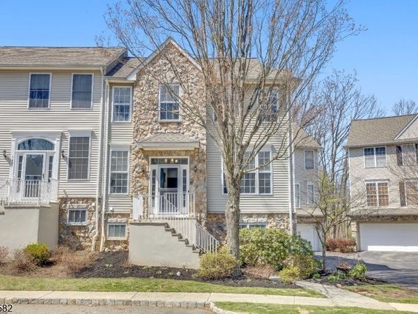 140 Arrowgate Dr, Randolph, NJ 07869