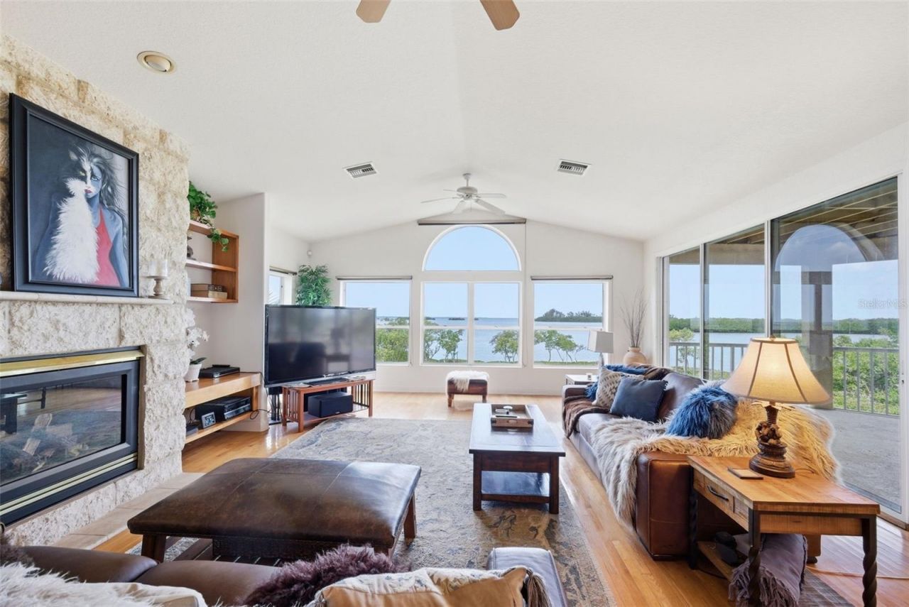 2017 Harbour Watch Circle, Tarpon Springs, FL 34689 Photo