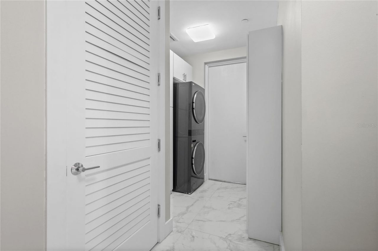 1155 N Gulfstream Avenue, Unit 306, Sarasota, FL 34236 Photo