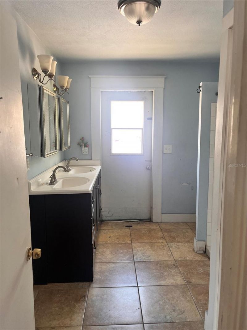 1015 12th Street W, Bradenton, FL 34205 Photo