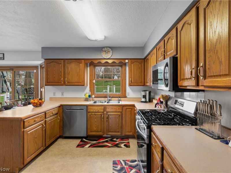 6373 Harbor Drive NW, Canton, OH 44718 Photo 11