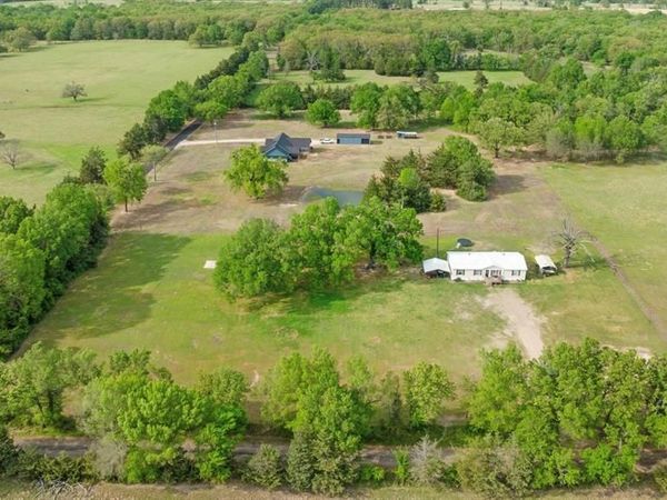 81 County Road 44880, Blossom, TX 75416