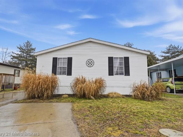 3009 Bay View Drive, Fenton, MI 48430