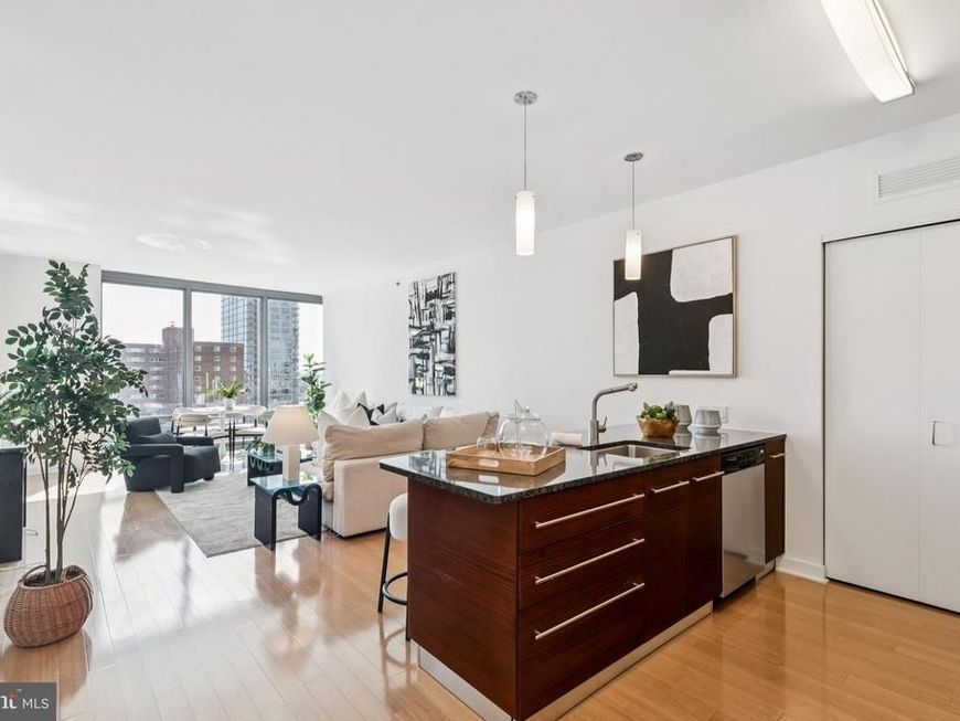 2101 Market Street, Unit 905, Philadelphia, PA 19103 Main Photo