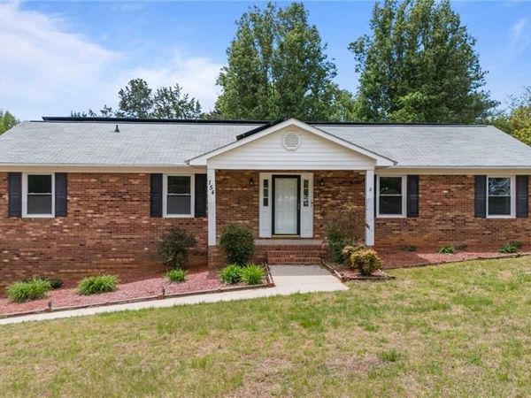 154 Applegate Road, Kernersville, NC 27284