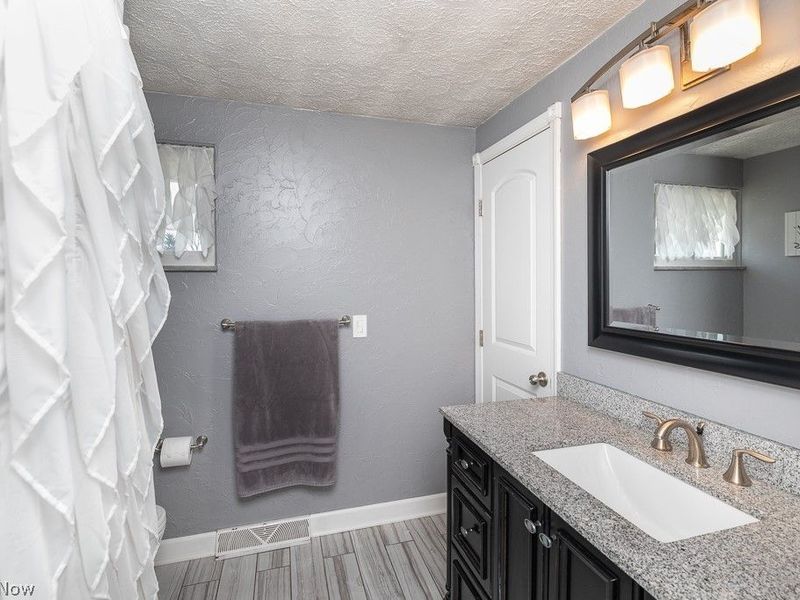 24798 Mitchell Drive , North Olmsted, OH 44070 Photo 28