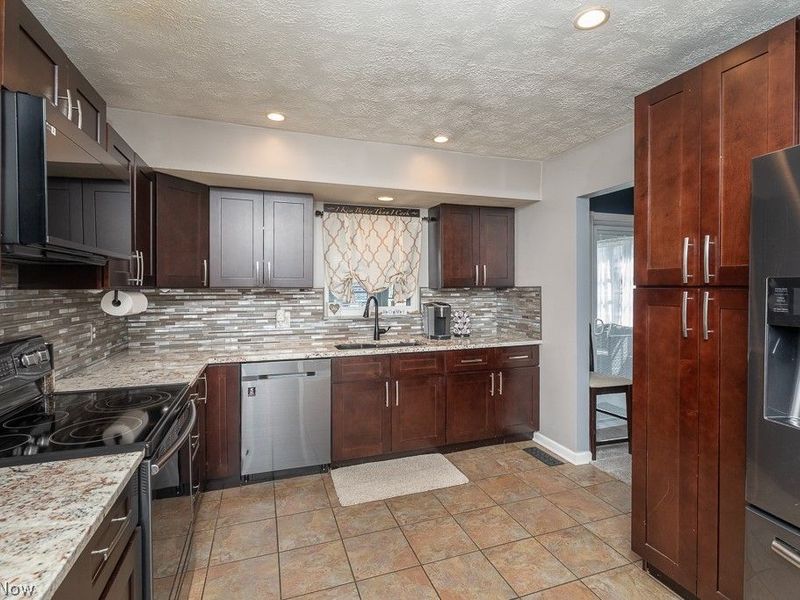 24798 Mitchell Drive , North Olmsted, OH 44070 Photo 7