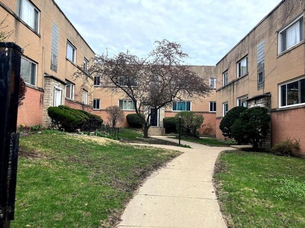 1706 W Jarvis Avenue, Unit 1W, Chicago, IL 60626