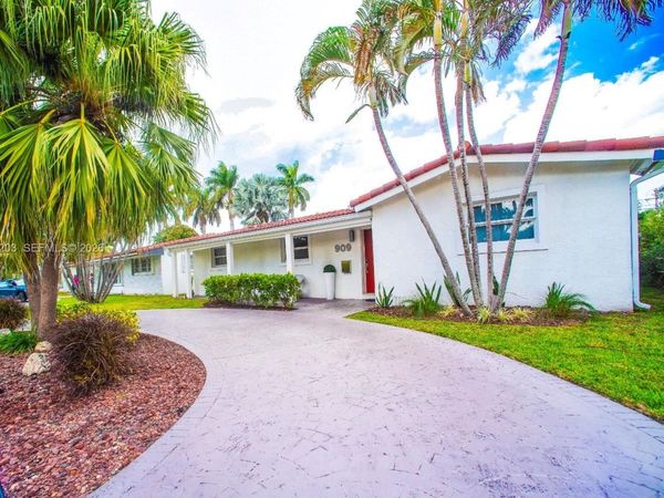 909 N 13th Ct , Hollywood, FL 33019