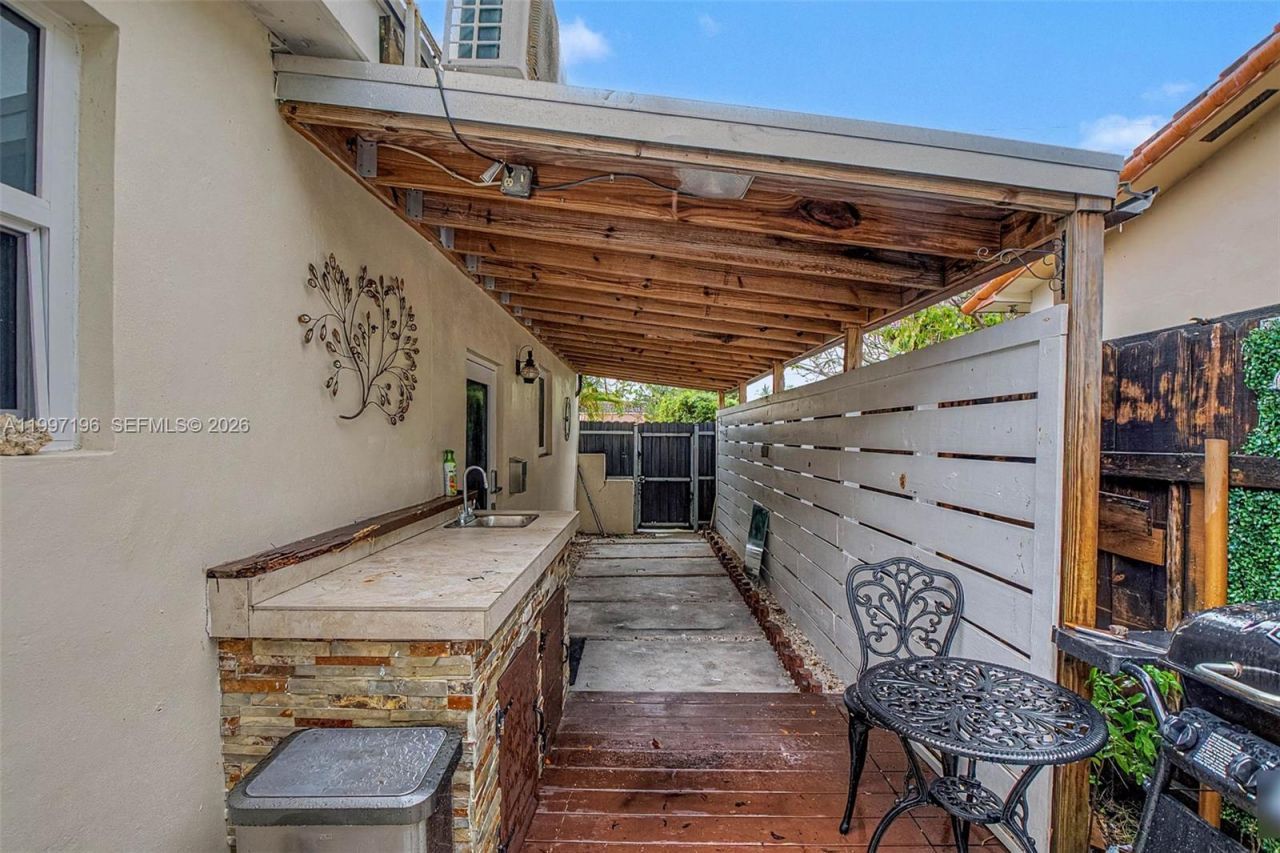 3951 SW 2nd Ter, Miami, FL 33134 Photo