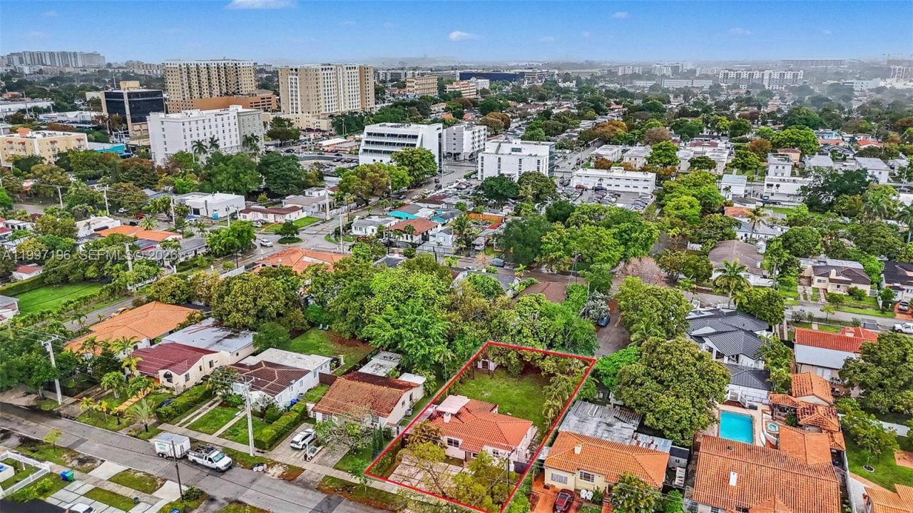 3951 SW 2nd Ter, Miami, FL 33134 Photo