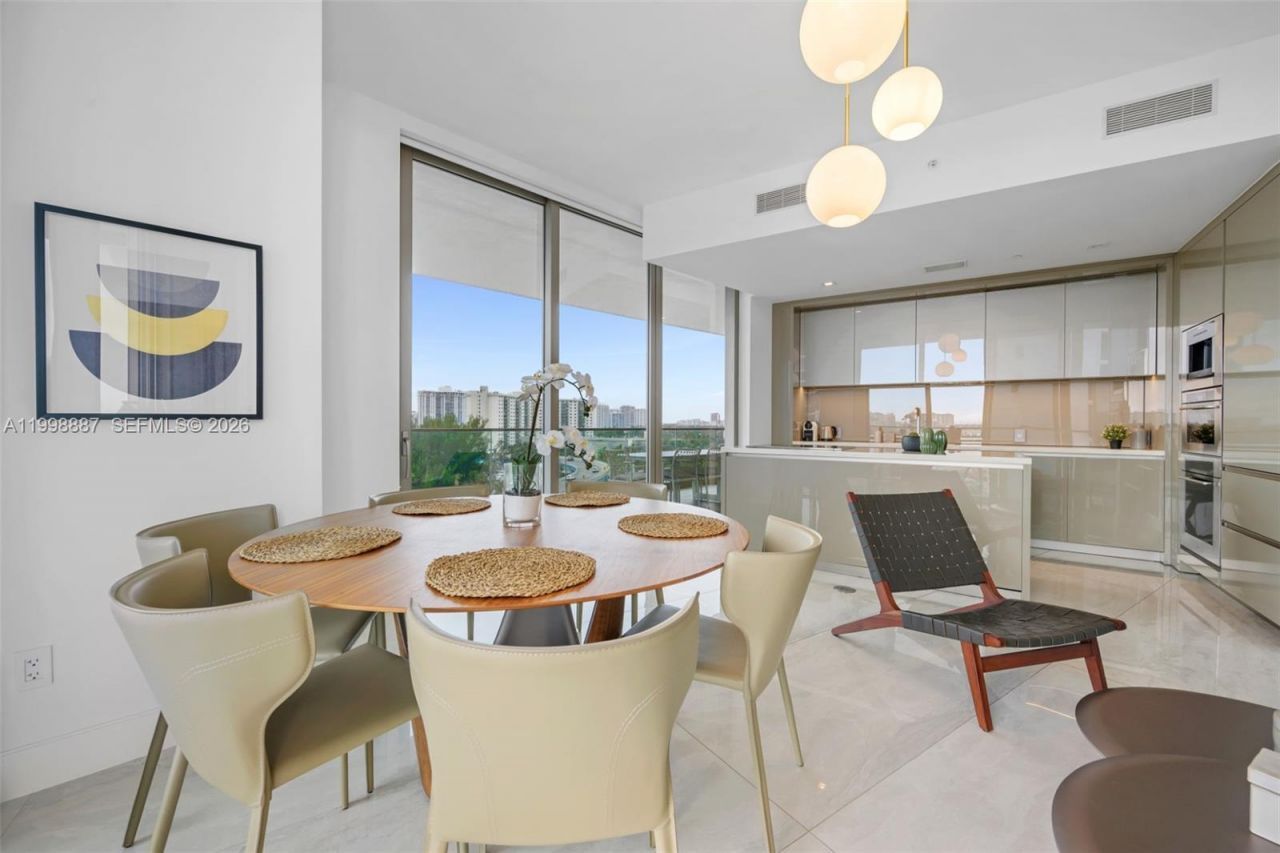 18975 Collins Ave, Unit 605, Sunny Isles Beach, FL 33160 Photo