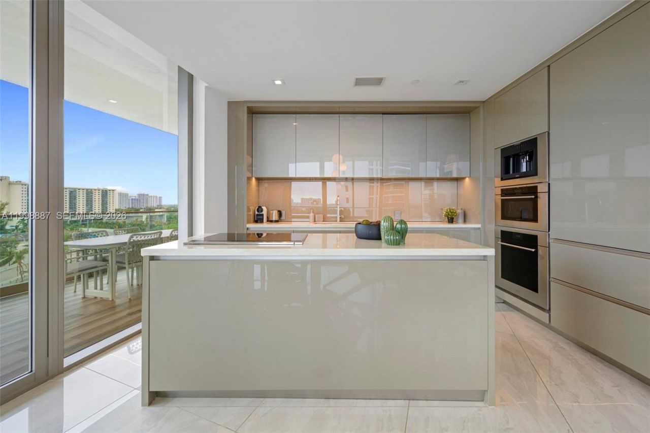 18975 Collins Ave, Unit 605, Sunny Isles Beach, FL 33160 Photo