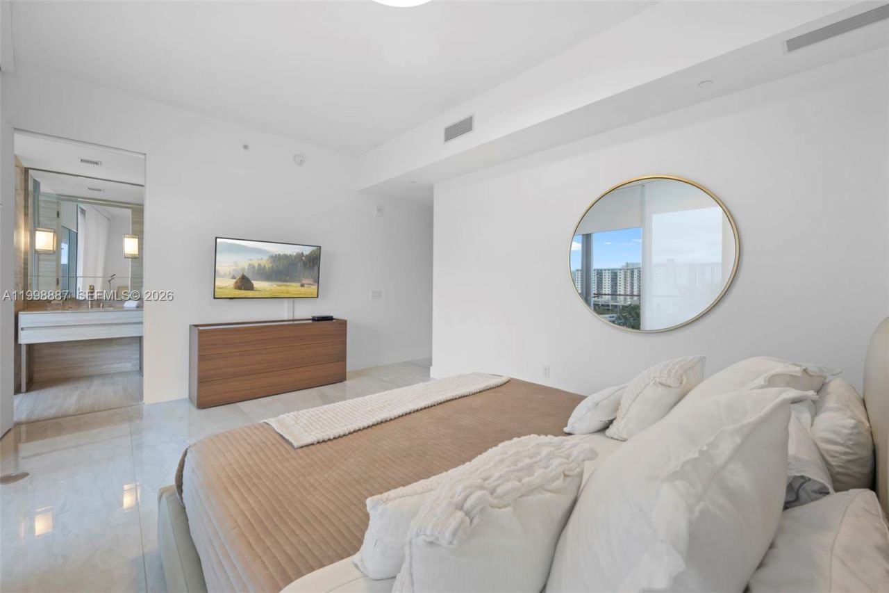 18975 Collins Ave, Unit 605, Sunny Isles Beach, FL 33160 Photo