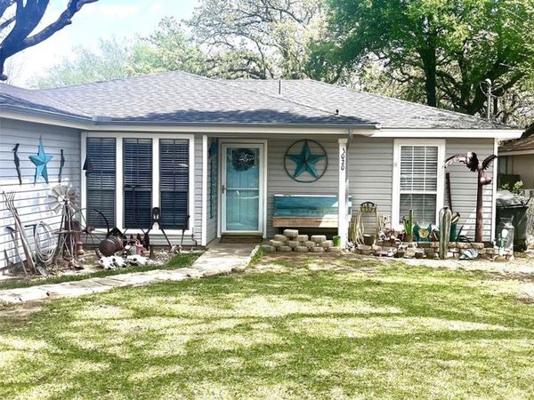 3020 Delaware Trail, Lake Worth, TX 76135