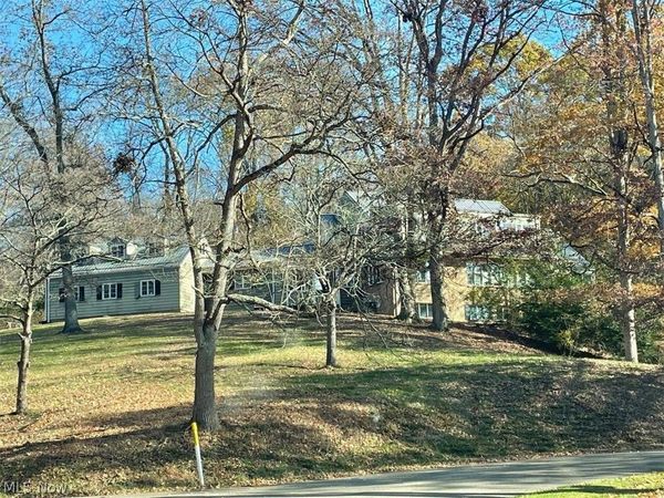 860 Kensington Road, Coshocton, OH 43812