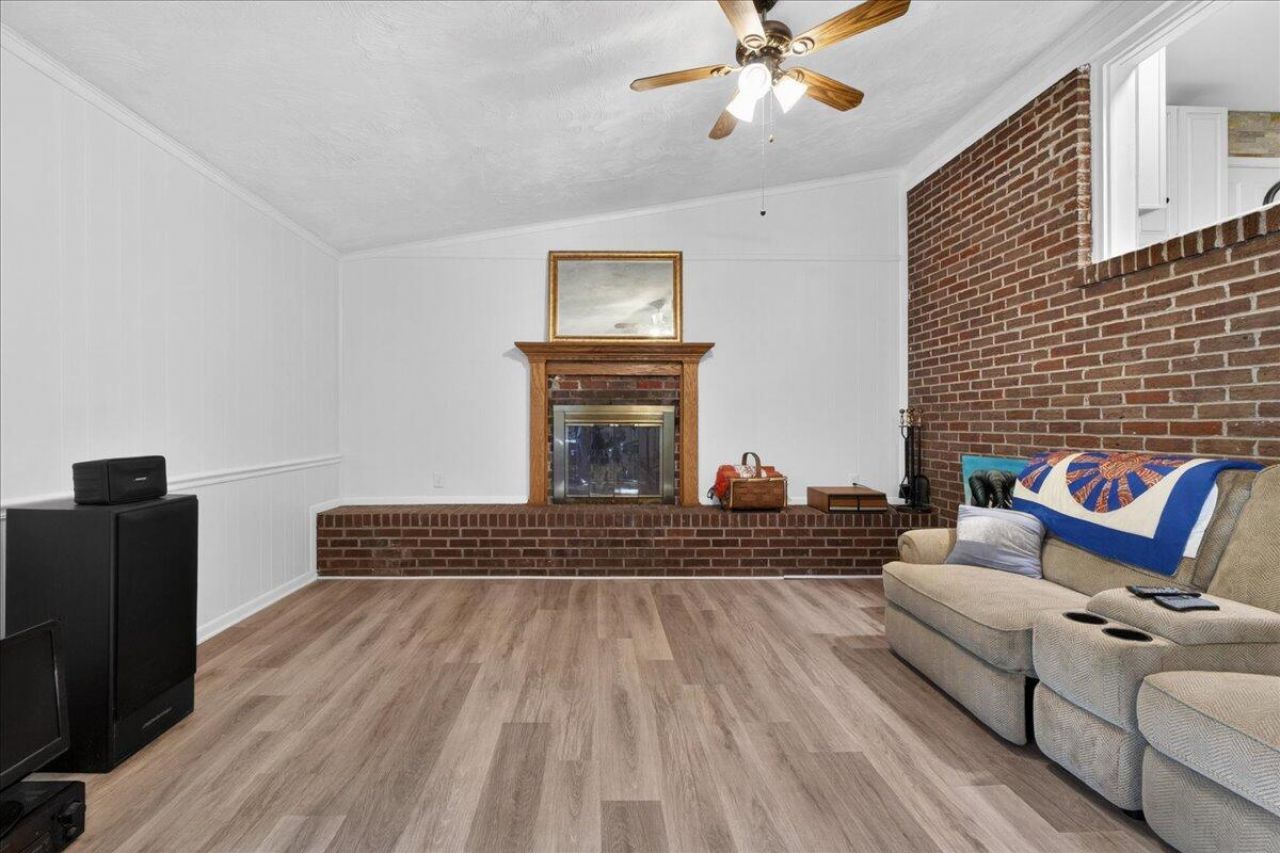 1225 Hillside Drive Photo 14