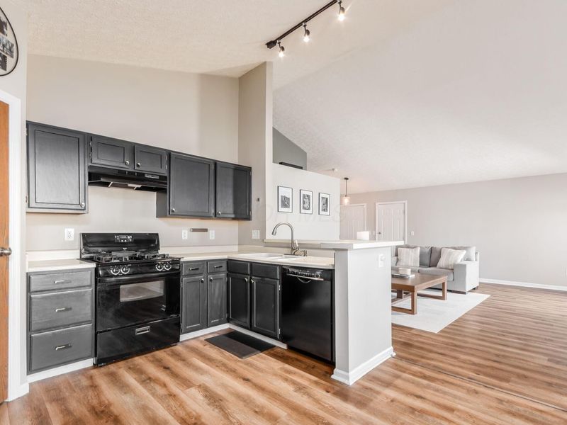 926 Cherry Bud Drive, Columbus, OH 43228 Photo 12