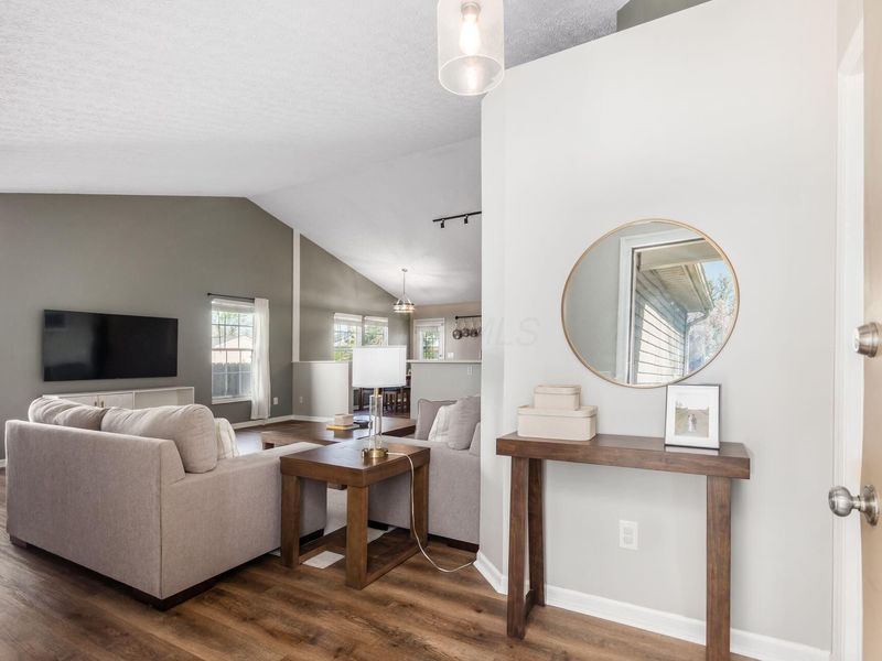 926 Cherry Bud Drive, Columbus, OH 43228 Photo 2