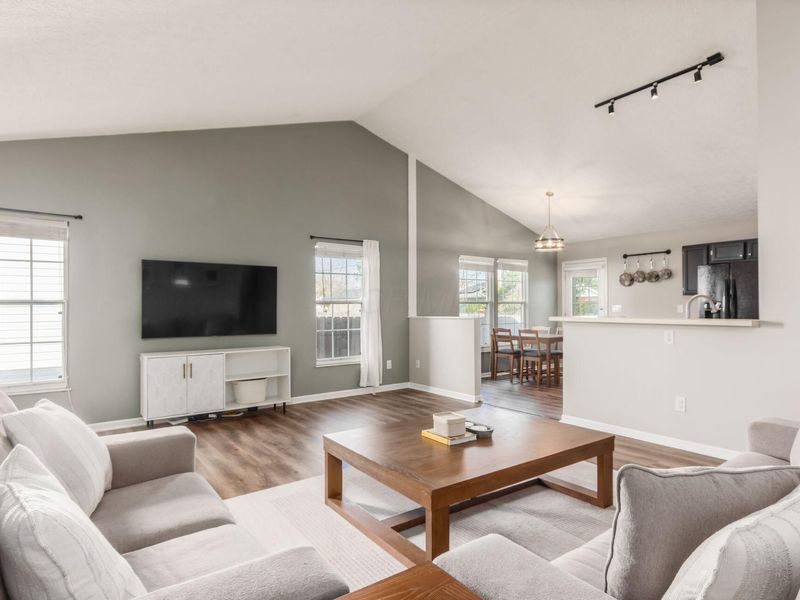 926 Cherry Bud Drive, Columbus, OH 43228 Photo 4