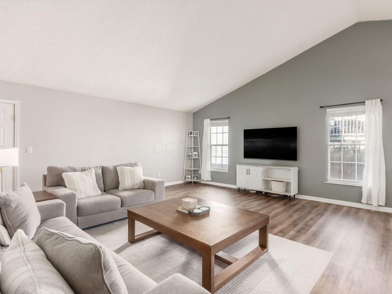 926 Cherry Bud Drive, Columbus, OH 43228 Photo 5