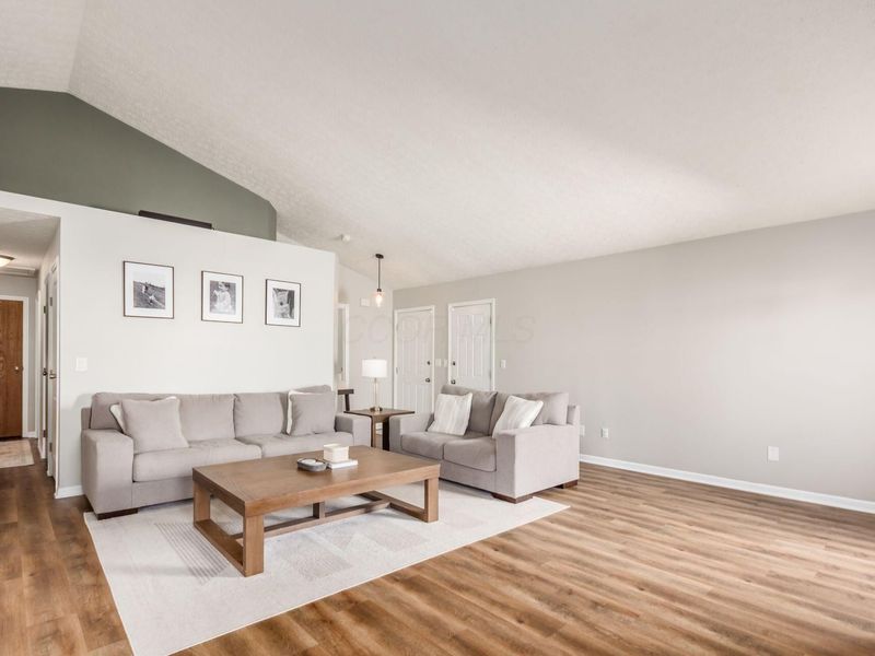 926 Cherry Bud Drive, Columbus, OH 43228 Photo 7