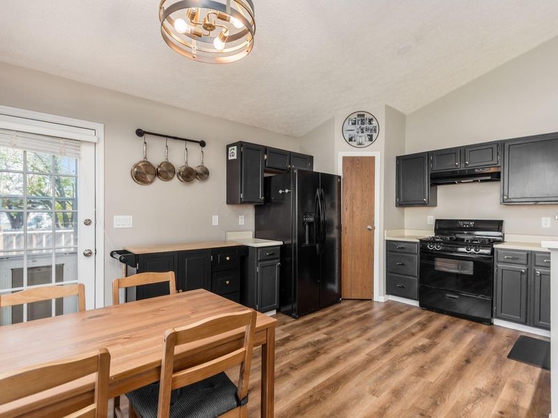 926 Cherry Bud Drive, Columbus, OH 43228 Photo 9