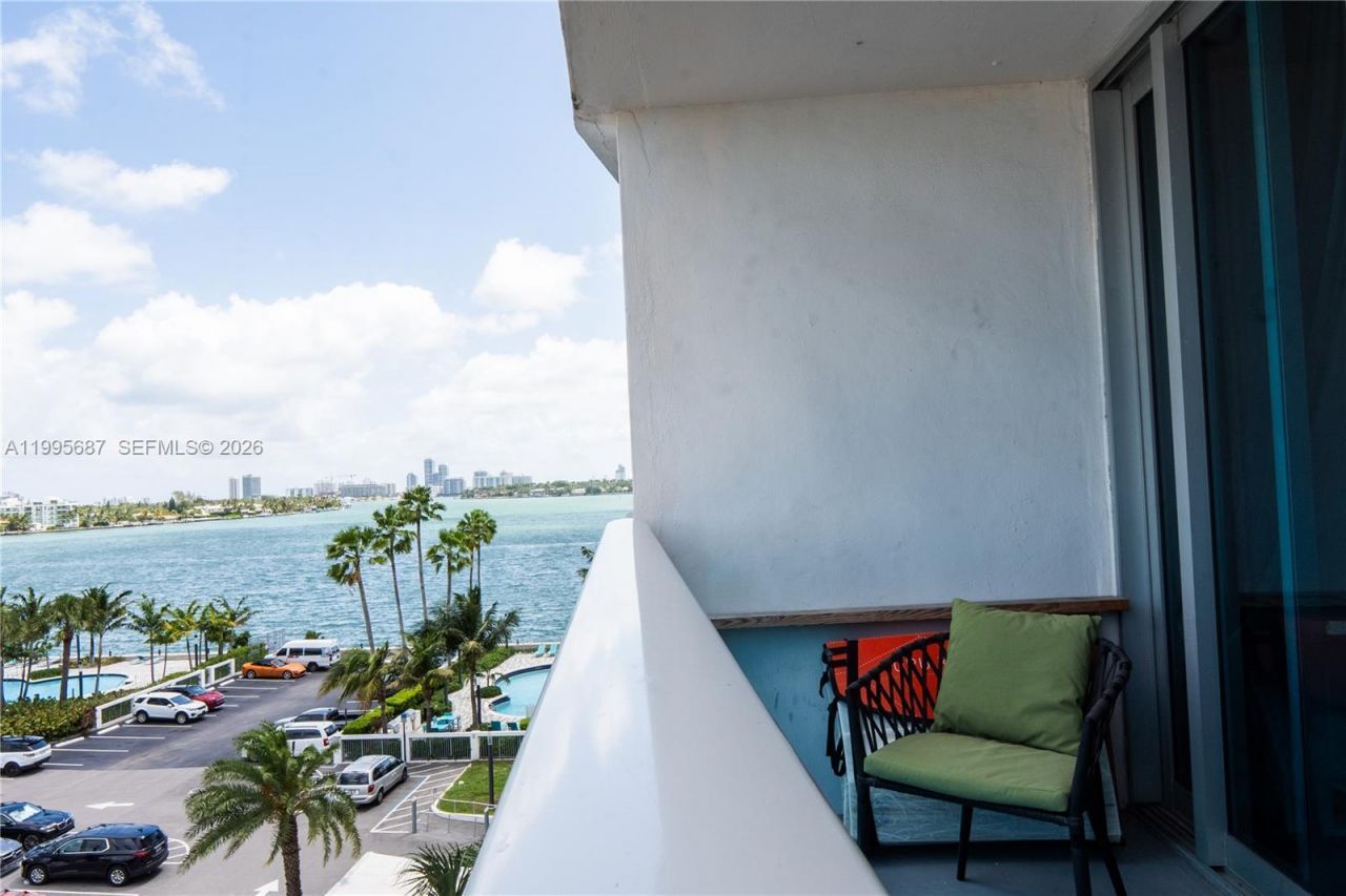 7501 E Treasure Dr, Unit 5M, North Bay Village, FL 33141 Photo