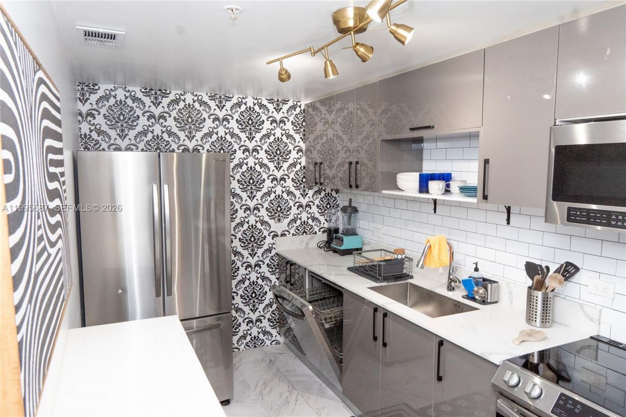 7501 E Treasure Dr, Unit 5M, North Bay Village, FL 33141 Photo