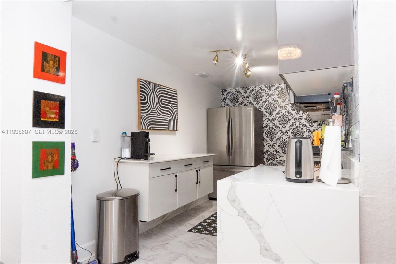 7501 E Treasure Dr, Unit 5M, North Bay Village, FL 33141 Photo