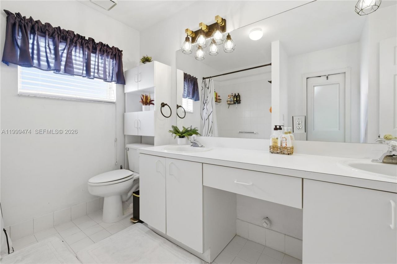 18427 NW 9th Ct, Pembroke Pines, FL 33029 Photo