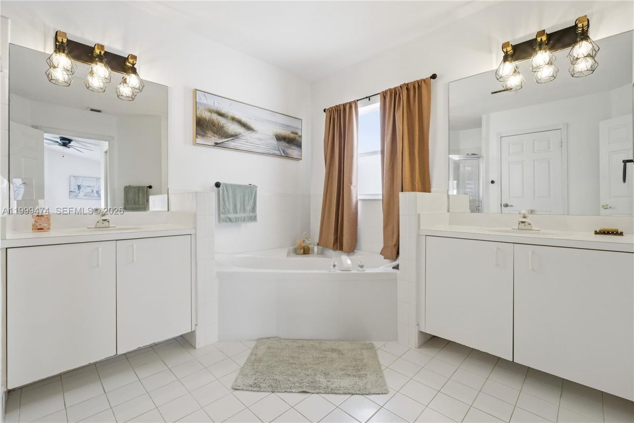 18427 NW 9th Ct, Pembroke Pines, FL 33029 Photo