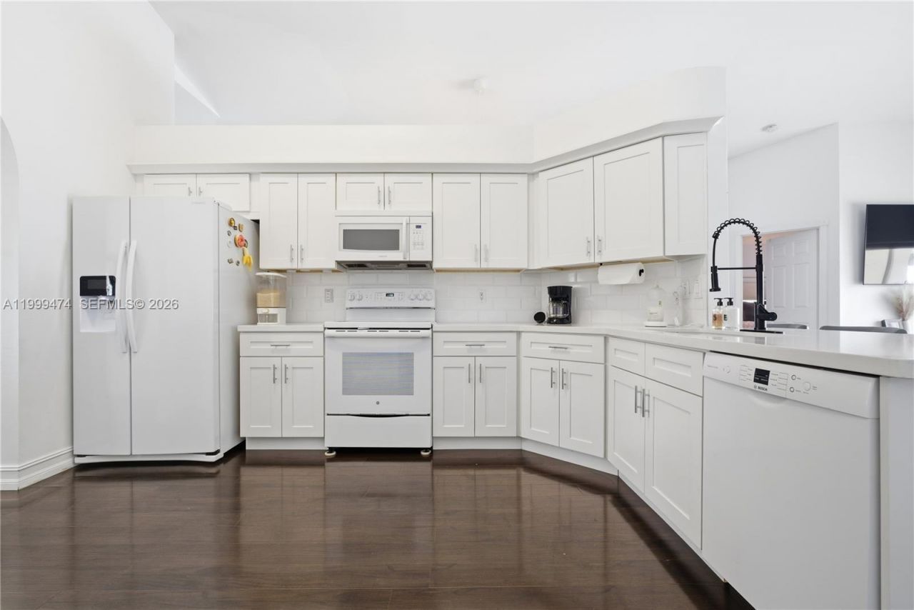 18427 NW 9th Ct, Pembroke Pines, FL 33029 Photo