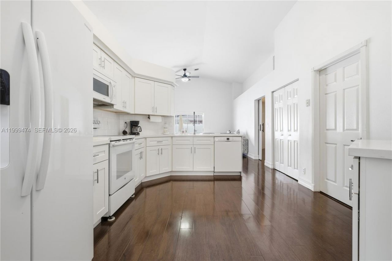 18427 NW 9th Ct, Pembroke Pines, FL 33029 Photo